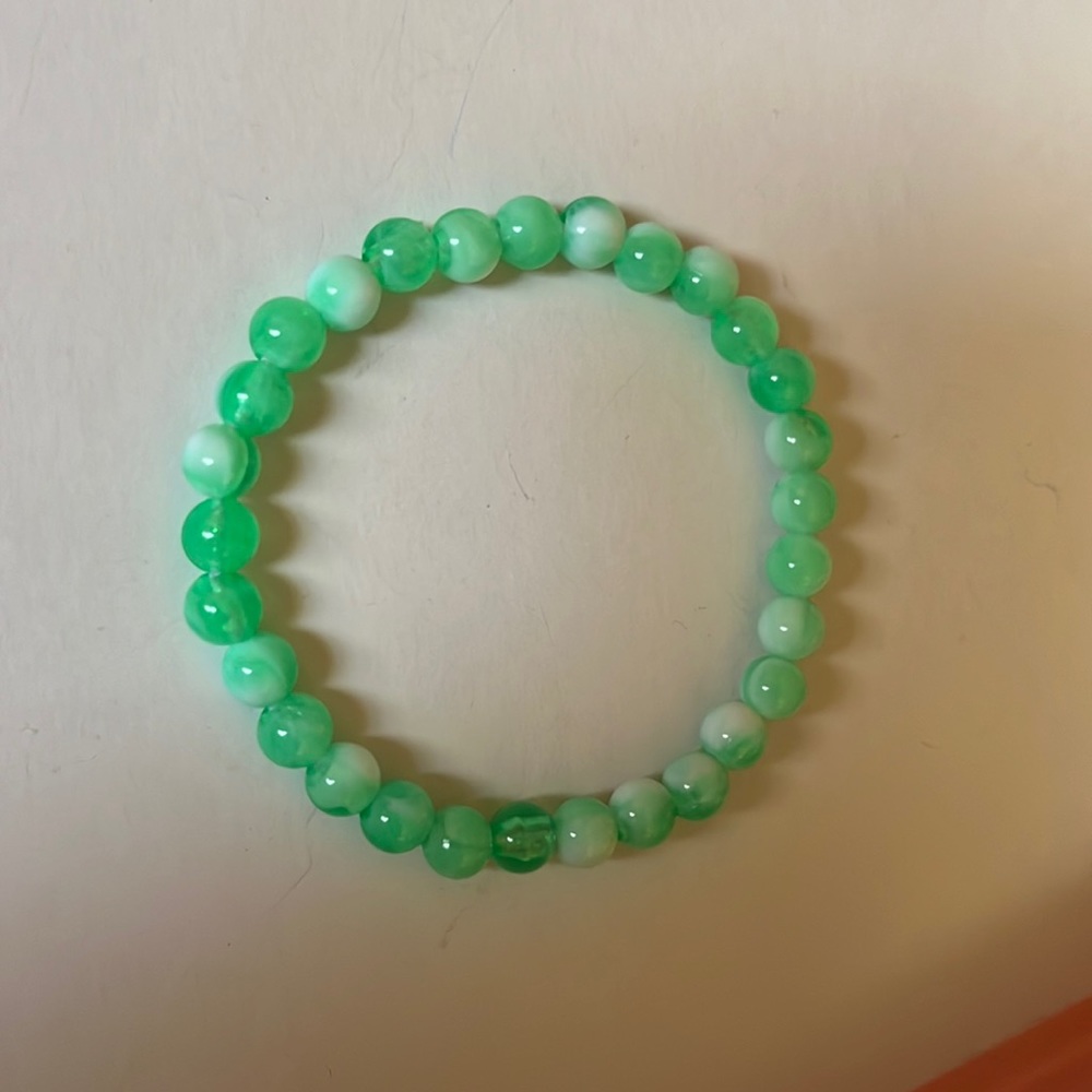 Green tie dye beaded bracelet